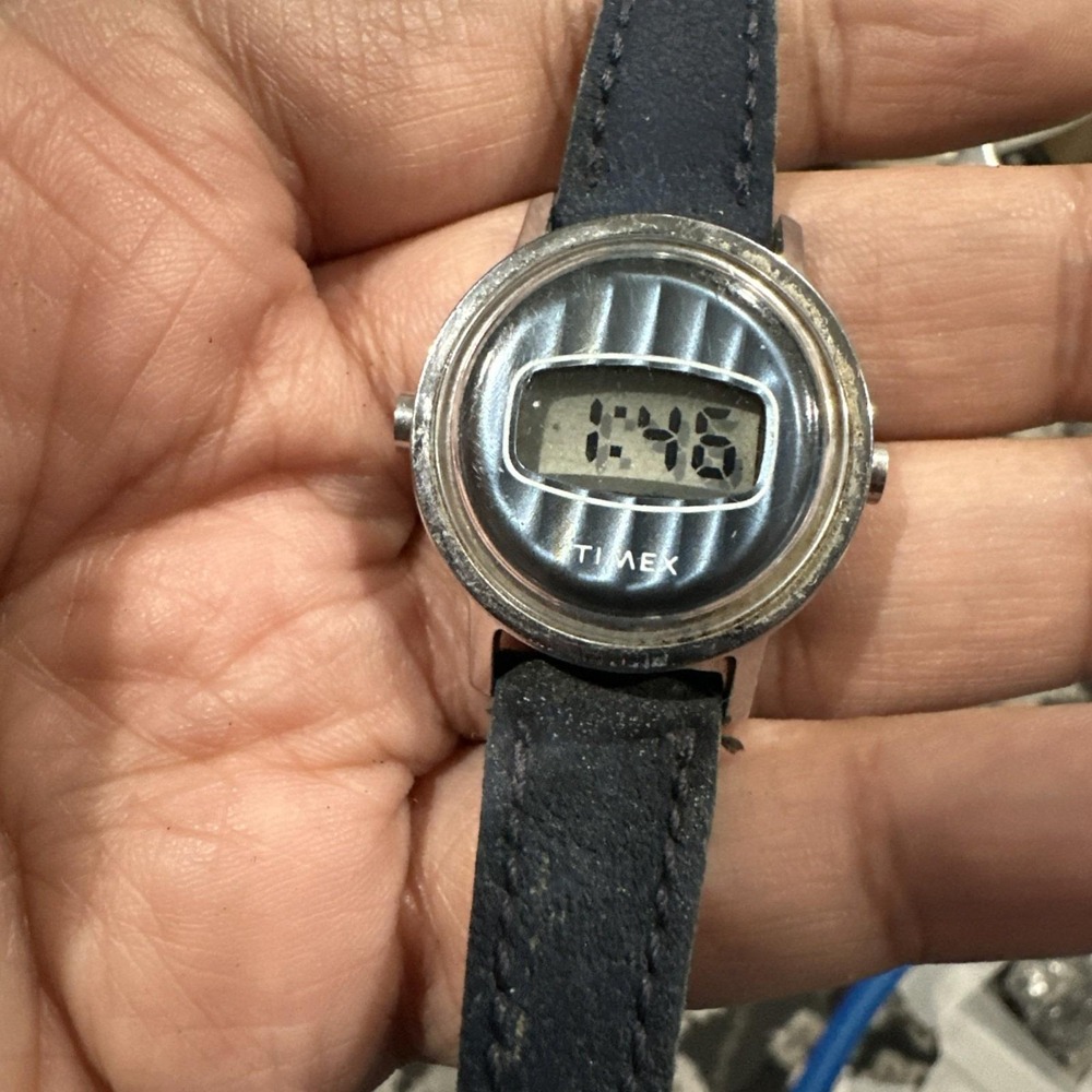 Working Vintage 1970s Ladies Timex Digital Watch Blue Face Quartz‎ 28mm Fit 6in